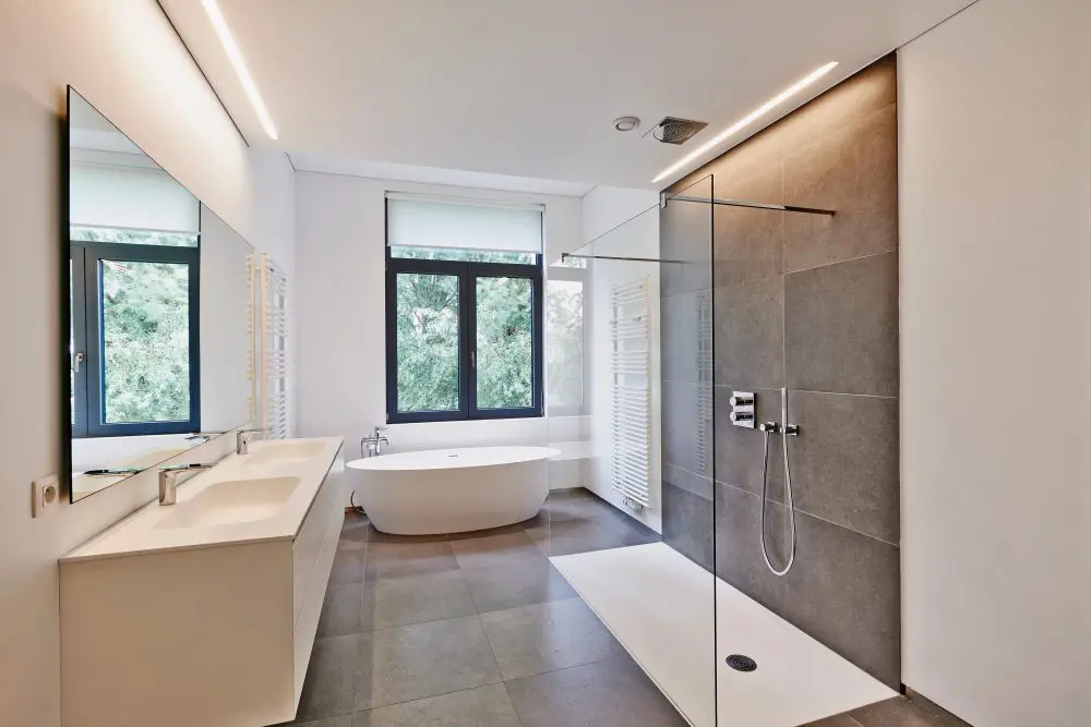 7 éléments incontournables pour une salle de bain fonctionnelle et design